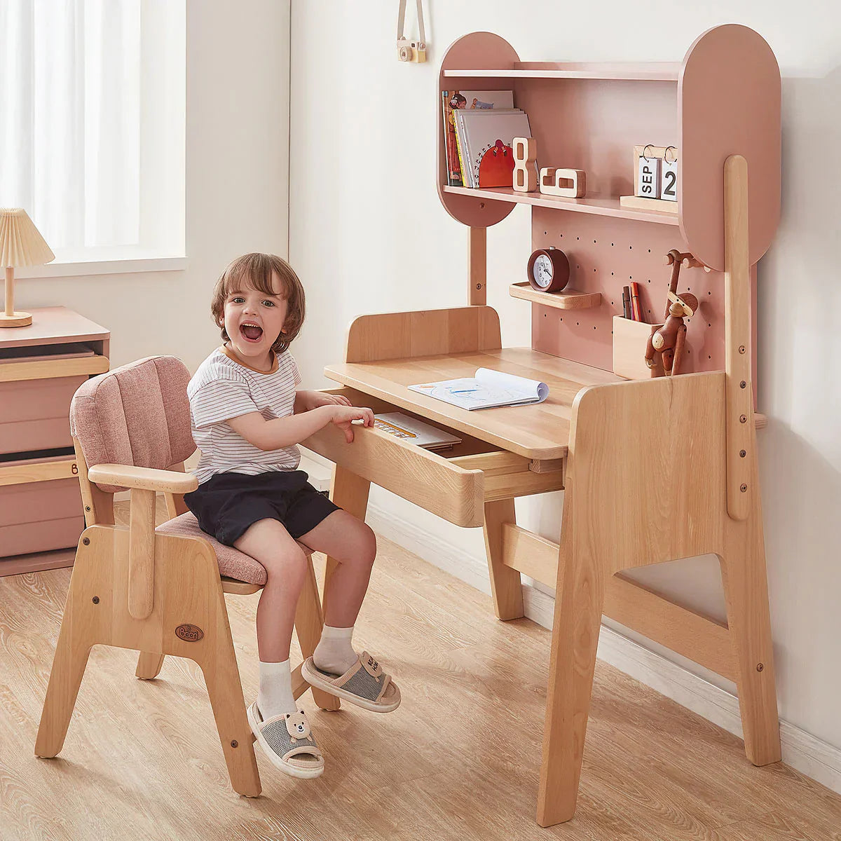 How to Pick the Perfect Kids’ Desk and Chair