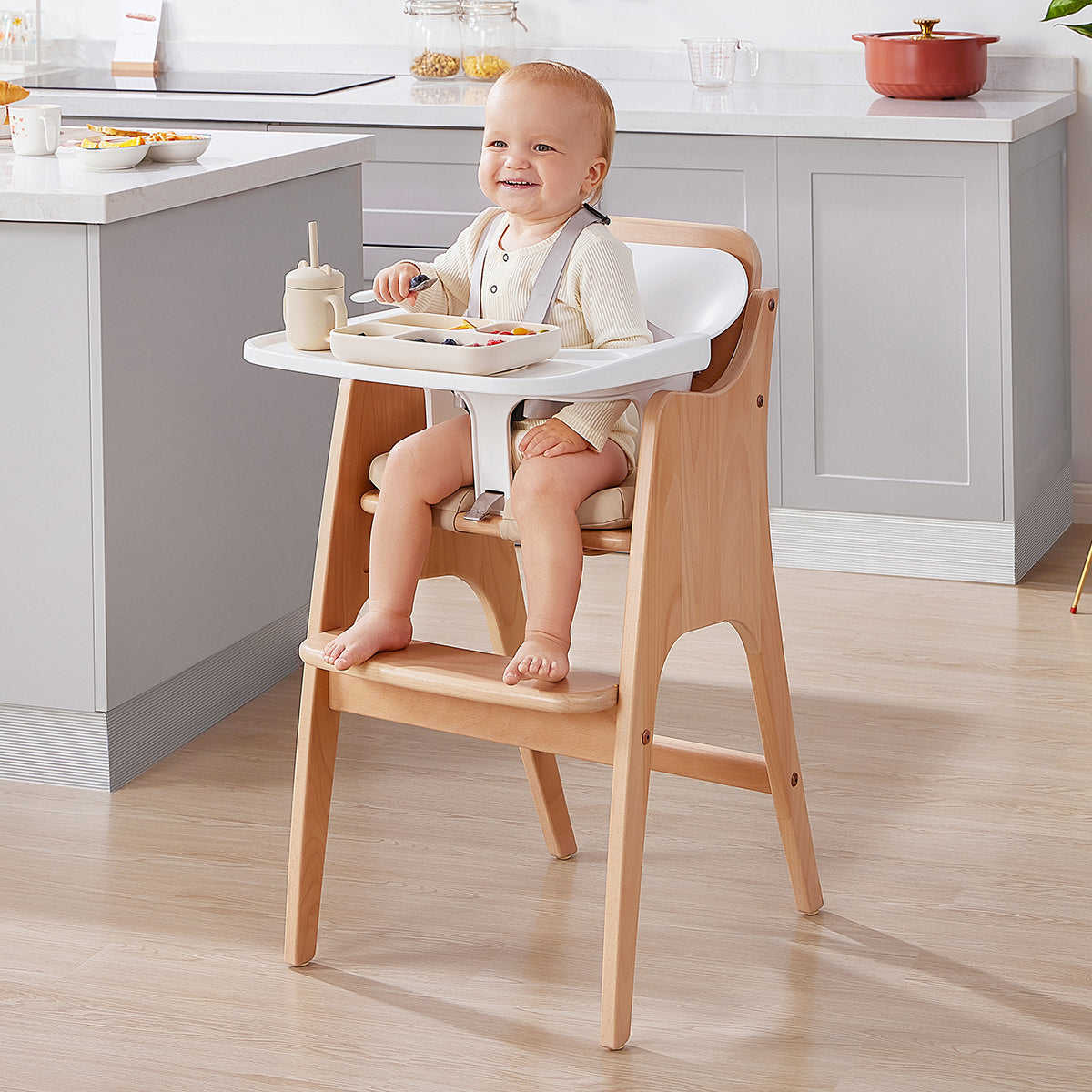 Byron High Chair V23 (with seat insert and harness)