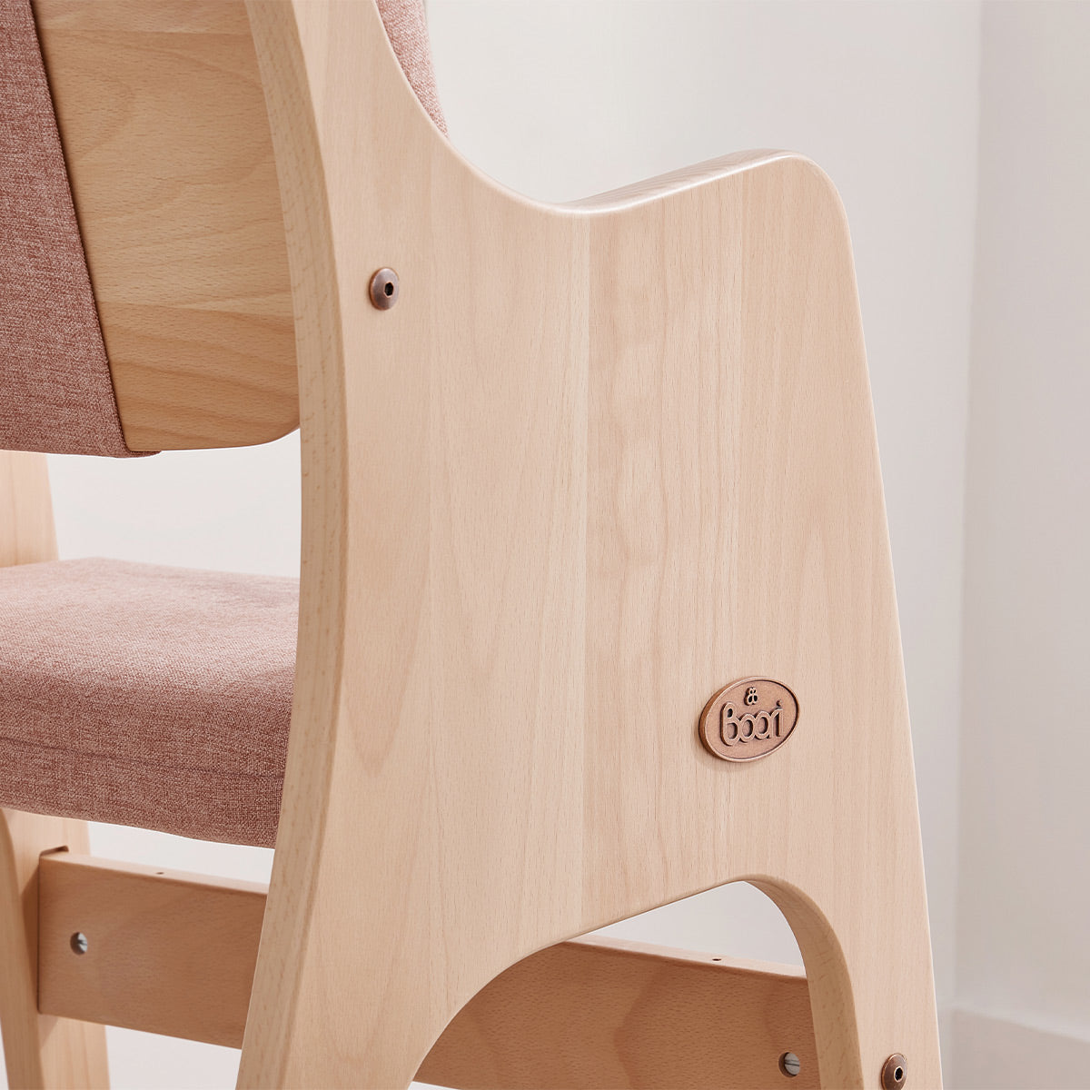 Byron High Chair V23 (with seat insert and harness)