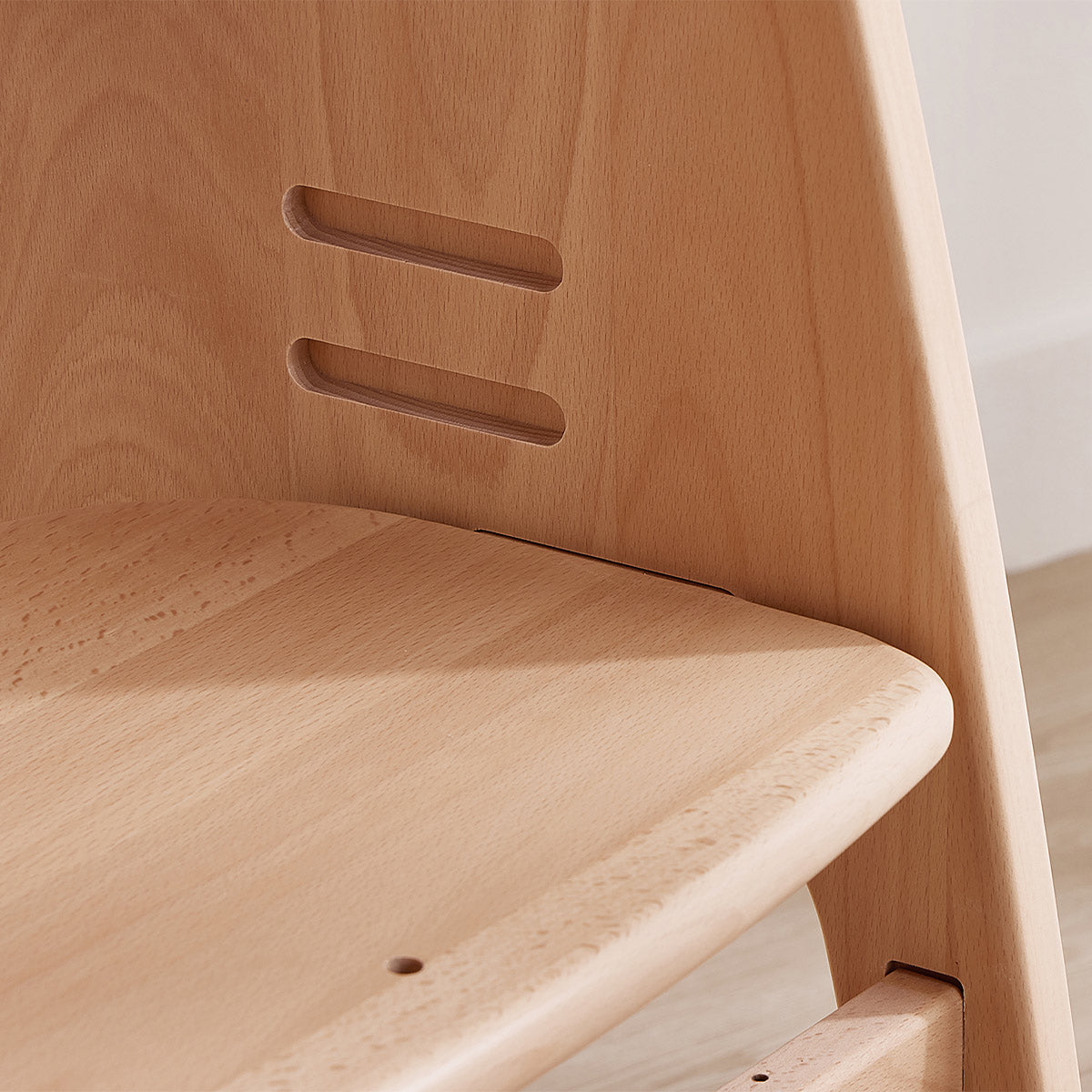 Byron High Chair V23 (with seat insert and harness)