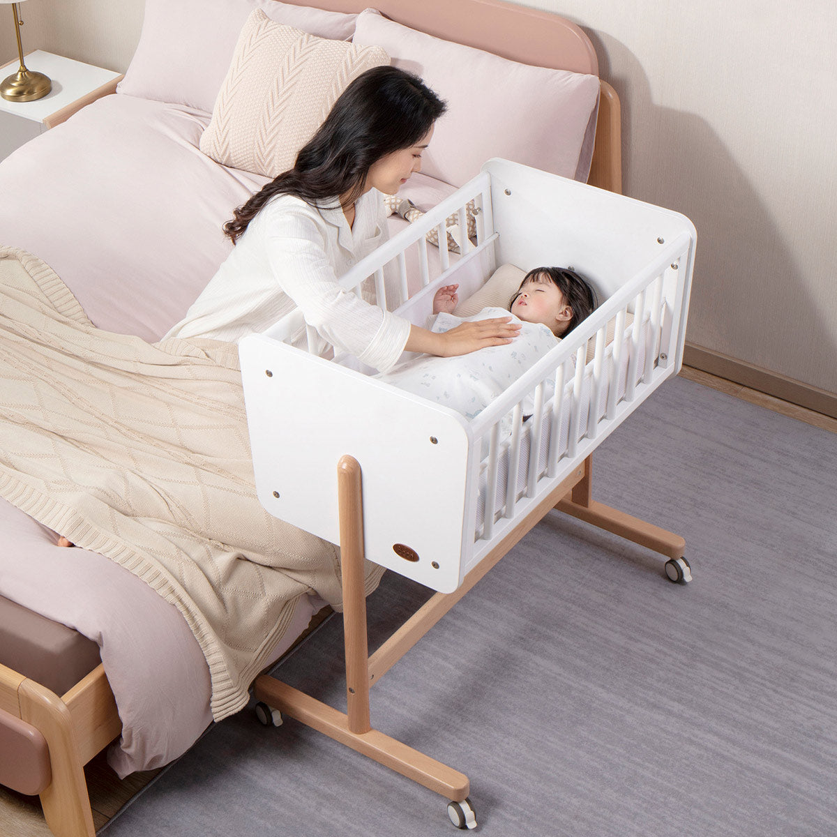 Bassinet that 2025 slides under bed