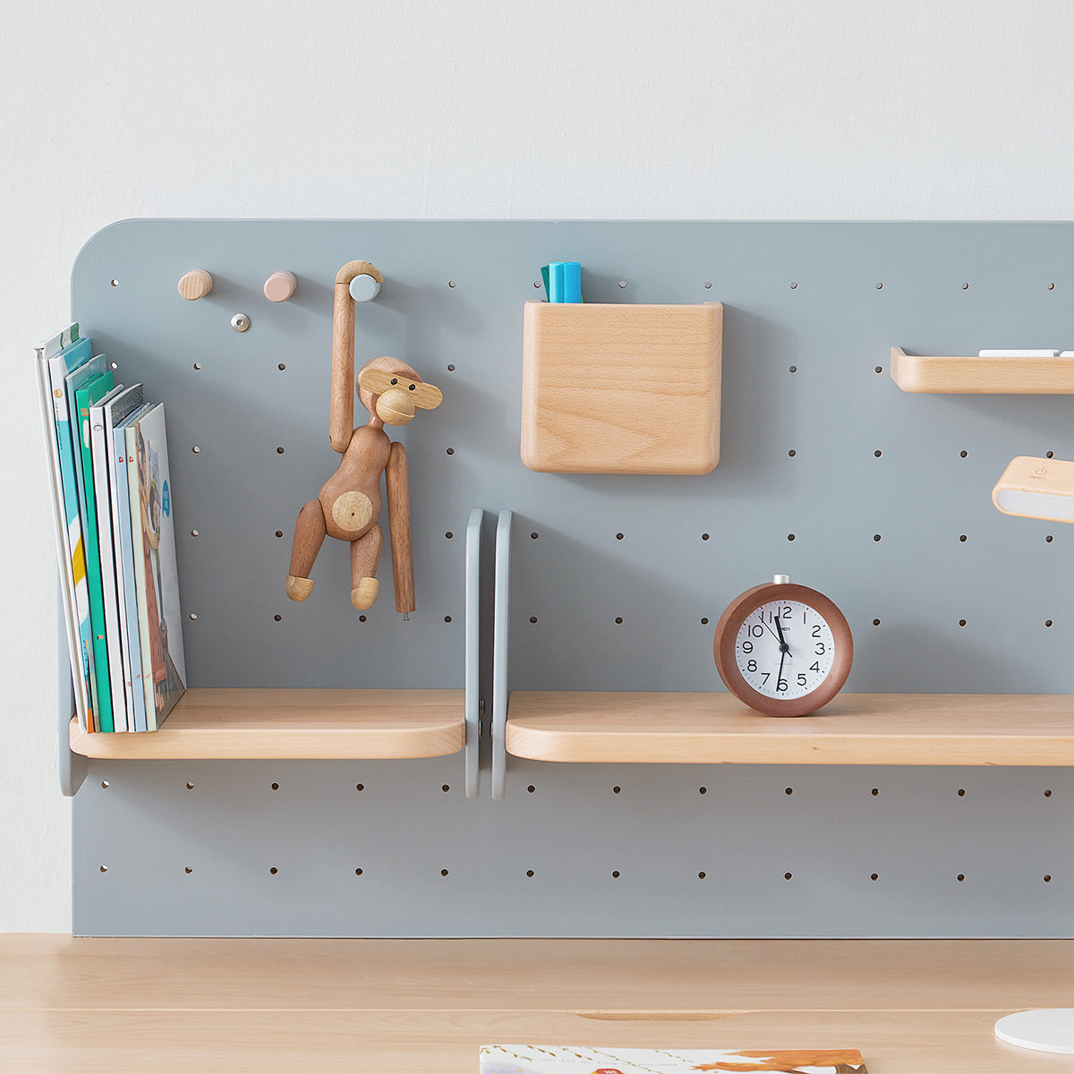 Boori Ergonomic Desk (118cm) with Pegboard Hutch Package